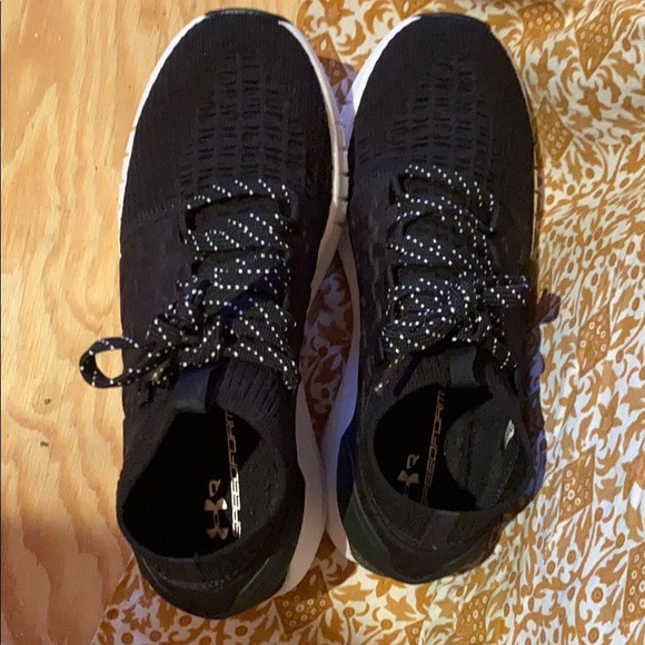 BRAND NEW SHOES - Picture 2 of 3